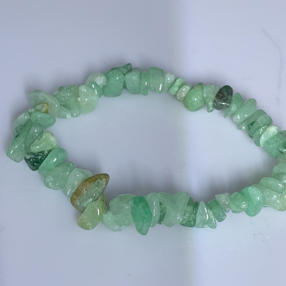Dainty Green Chrysoprase Chip Bracelet - Picture 10 of 11
